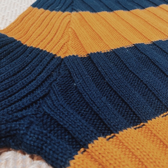 BDG Cropped Sweater - Picture 2 of 4